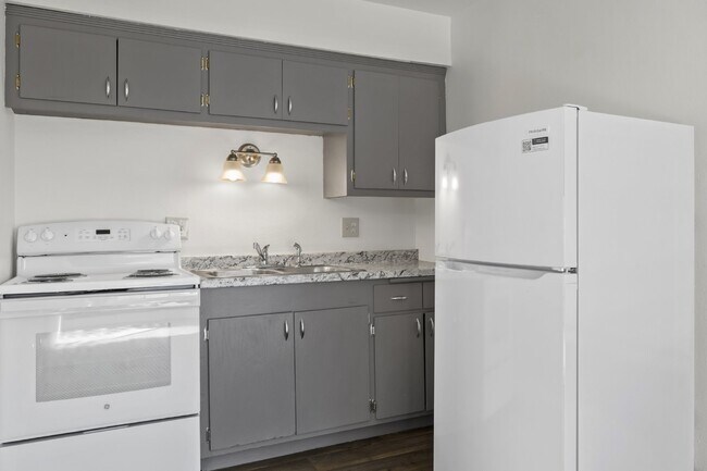 Building Photo - Large, updated, two bedroom available Febr...