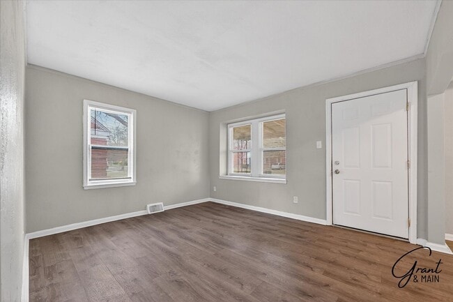 Building Photo - $1275 3 bedroom bungalow