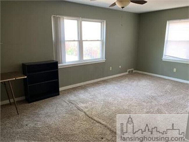 Building Photo - 124 W South St