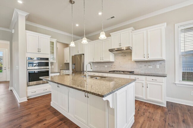 Building Photo - Nice 4 bedroom home with fenced yard