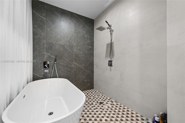 Building Photo - 17900 SW 149th Ave