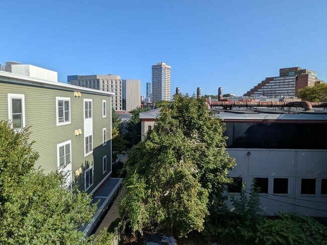 Building Photo - 260 Sidney St
