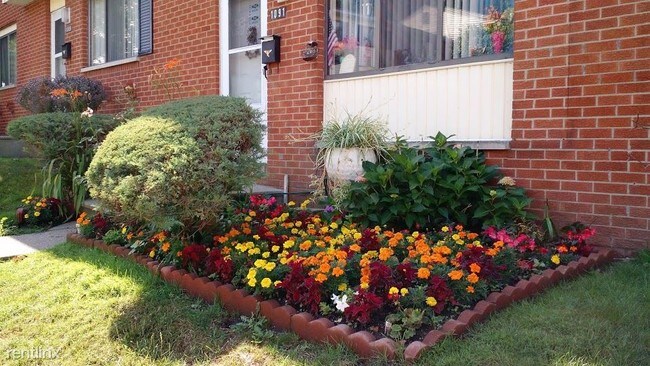 Building Photo - 1028 Bridge St