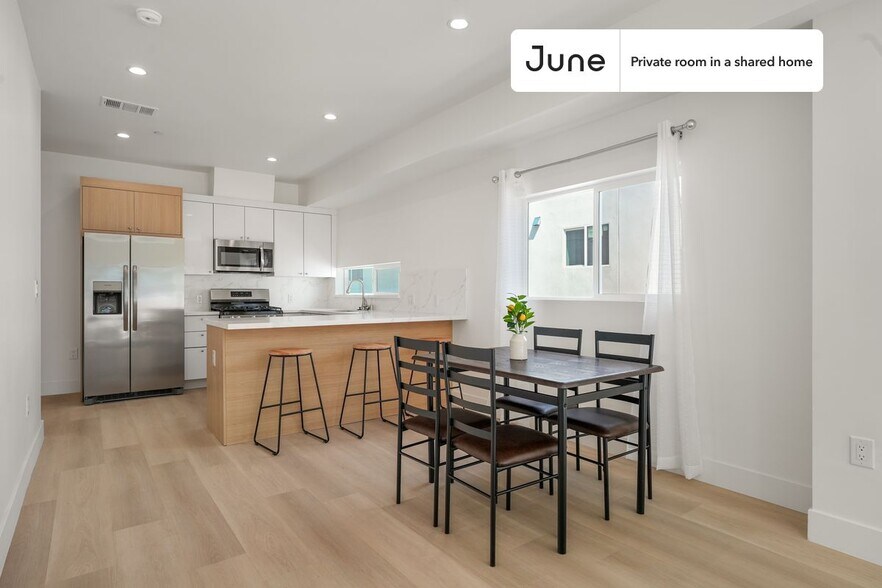 Building Photo - Private bedroom in 5 bed/5 bath Home