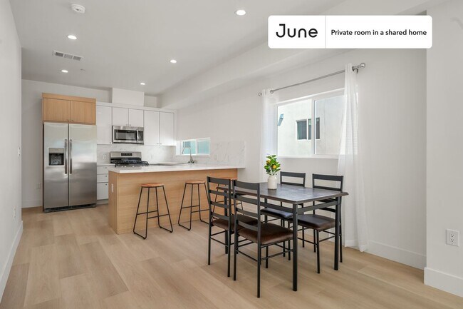 Building Photo - Private bedroom in 5 bed/5 bath Home
