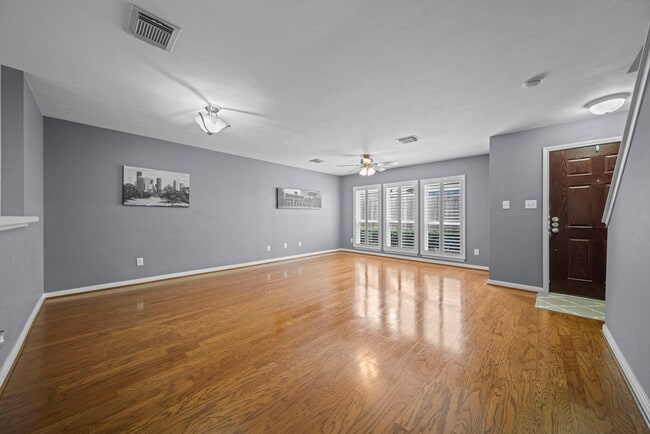 Building Photo - 1523 Cook St