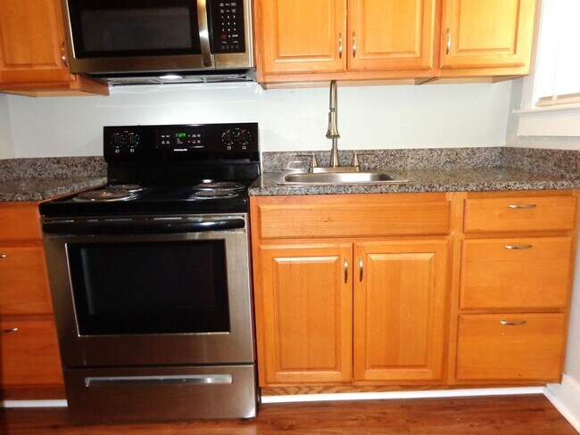 Building Photo - Townhomes at West Little Creek - Holiday Rent Special!