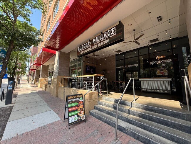 Building Photo - Stunning 1BD, 1.5BA Downtown Raleigh Condo...