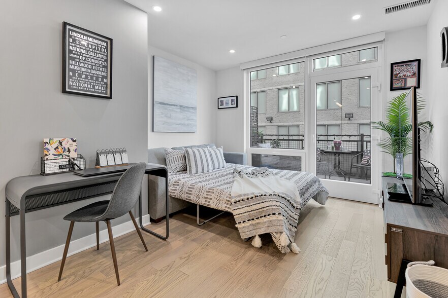 Building Photo - 37 L St SE