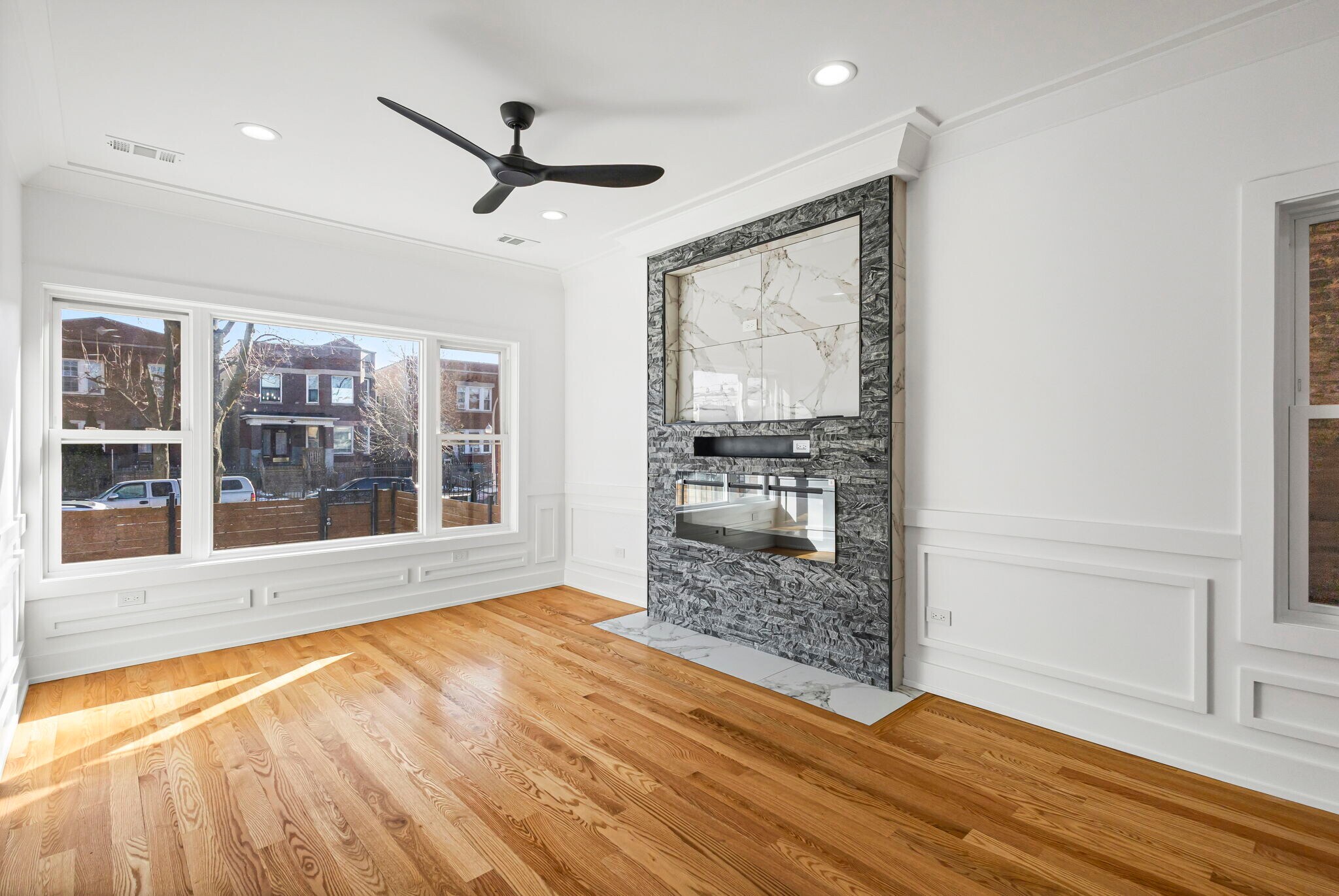 Building Photo - 3934 N Sawyer Ave