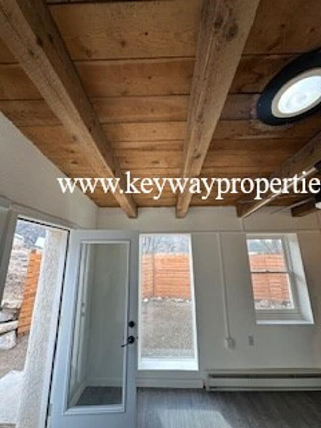 Building Photo - Sandia Canyon Studio Apartment Utilities Included