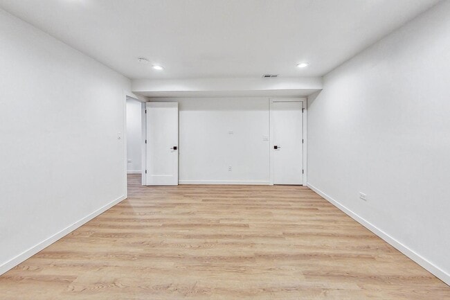 Building Photo - 2002 W Coulter St