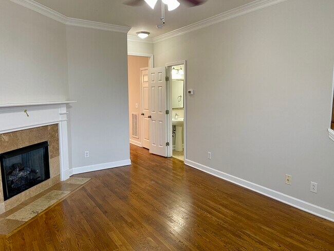 Building Photo - 1047 McKenna Dr