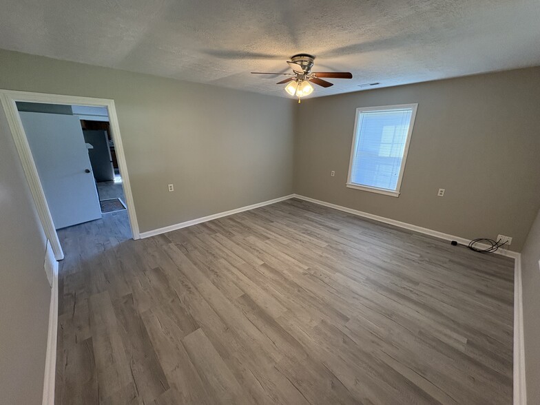 Front room - 9603 Alley Branch Rd