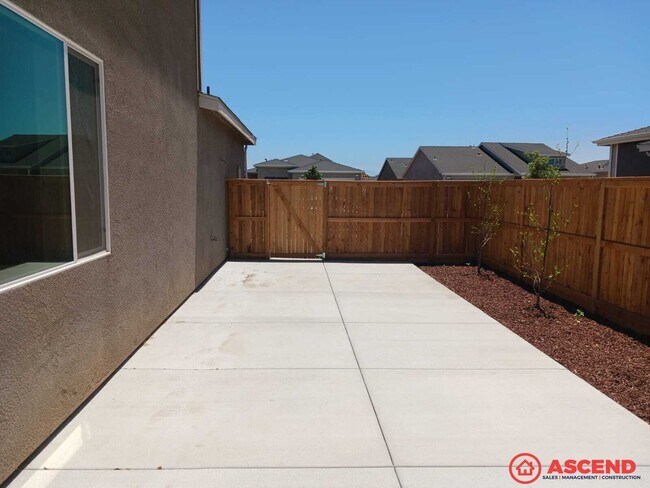 Building Photo - 9734 Cotton Creek Dr