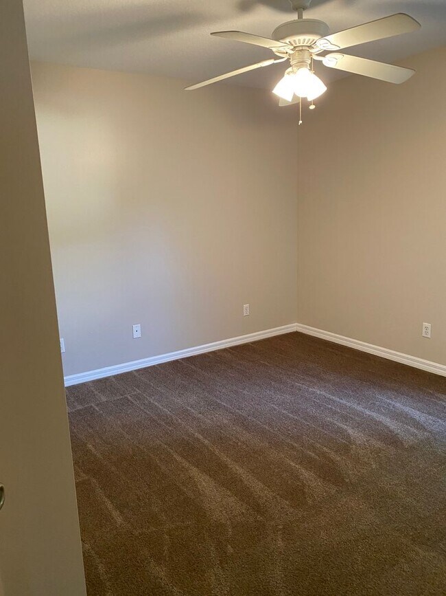 Building Photo - 2 bedroom, 2 bath home for rent