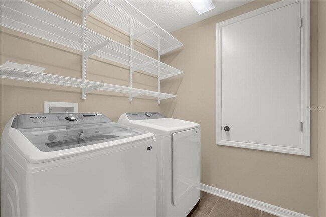 Building Photo - 2758 River Landing Dr