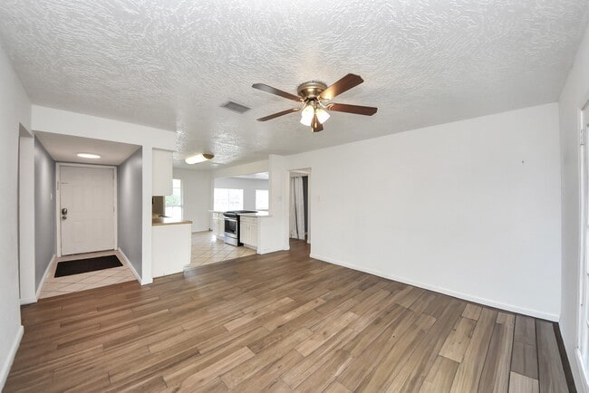 Building Photo - 7414 Battlewood Dr