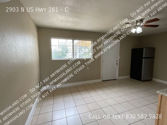 Building Photo - *AVAILABLE NOW* Amazing 1 Bedroom Unit in ...