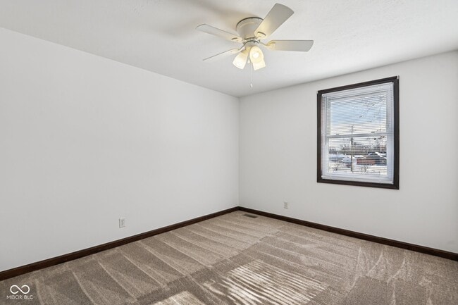 Building Photo - 218 W Main St