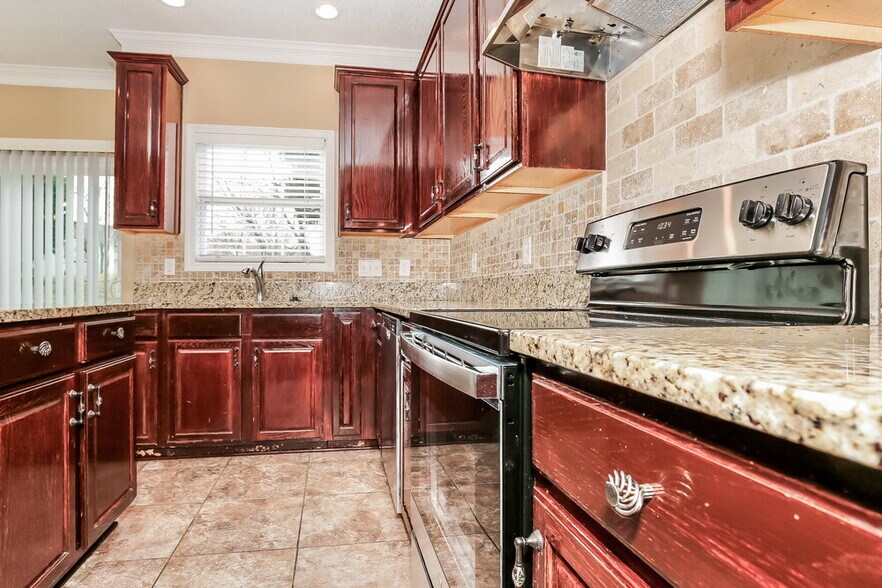 Building Photo - 708 Peach Orchard Dr