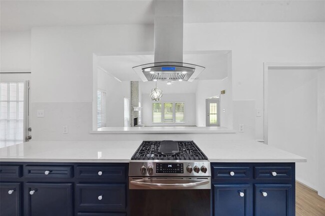 Building Photo - 12431 Pegasus Dr