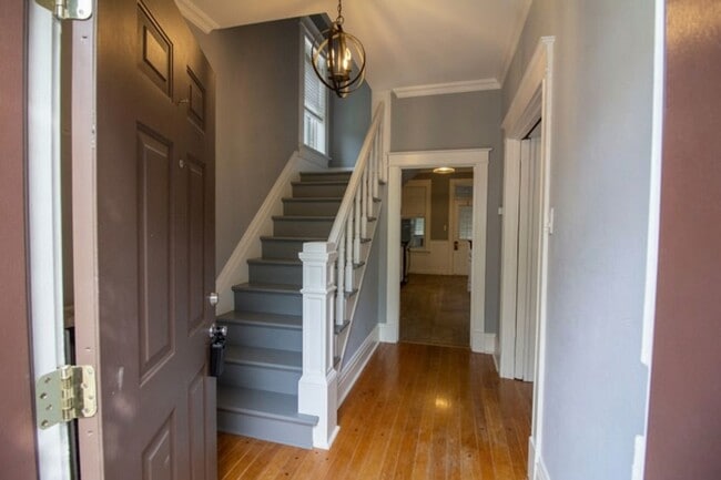 Building Photo - 2 bed/1 bath, Single-family Home! Modern and spacious with off-street parking and a relaxing back...