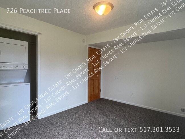 Building Photo - 726 Peachtree Pl