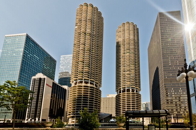 Primary Photo - 300 N State St