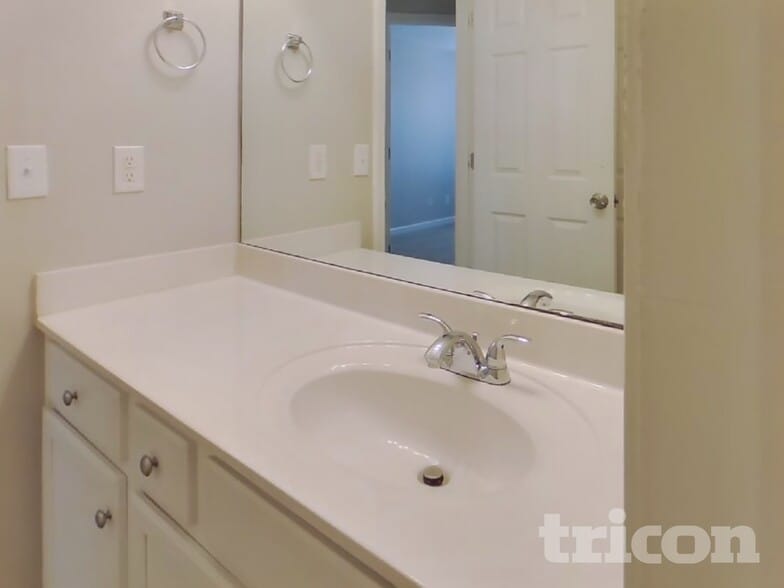 Building Photo - 320 Providence Rd