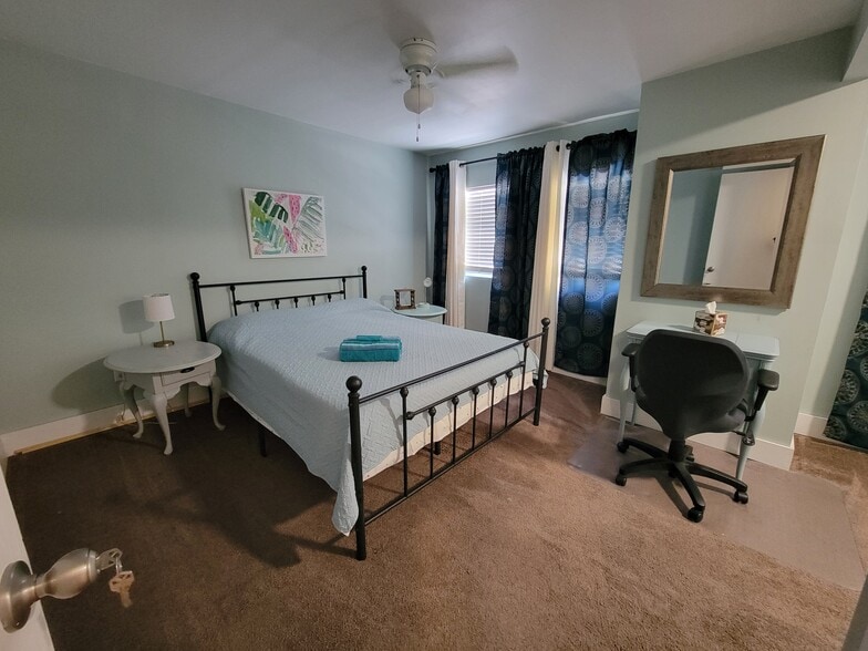 Bedroom (1) - 1628 Bell Ave