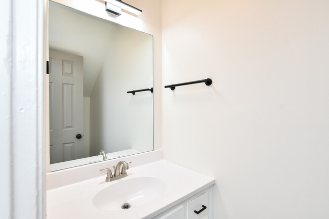 1/2 Bath - North Franklin