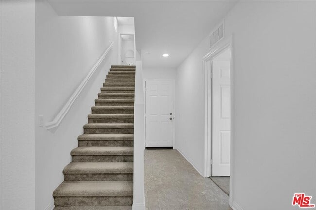 Building Photo - 725 Daniel Freeman Cir