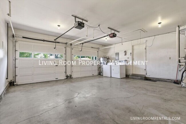 Building Photo - 6550 Beam St