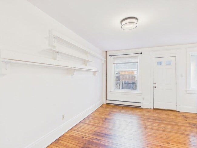 Building Photo - Adorable Single Family on Penn St