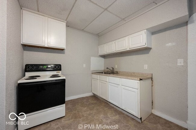 Building Photo - 240 N Beville Ave