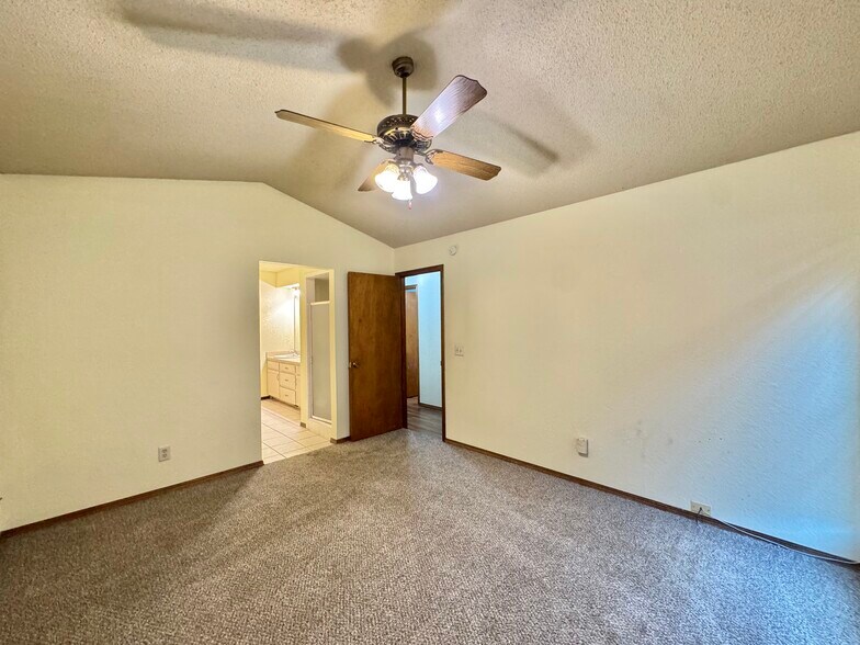 Building Photo - 1416 SW 96th St