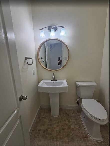 Building Photo - 10421 Trevino Ln