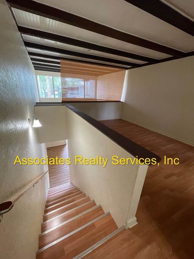 Building Photo - Remodeled Loft!
