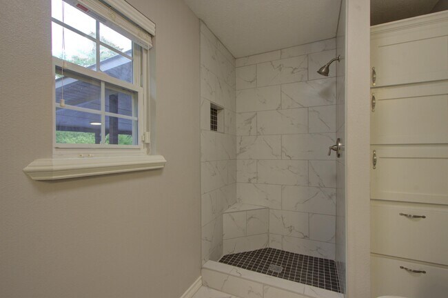 Building Photo - 720 Tennessee Acres Dr