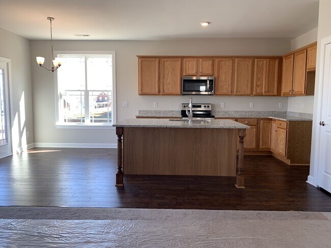 Building Photo - 4 Bed, 3 Bath Home w/ 2 Car Garage and Fen...