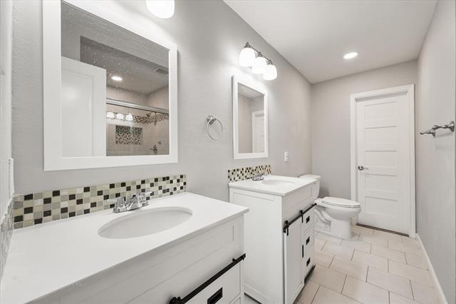 Building Photo - 207 E Harwood Rd