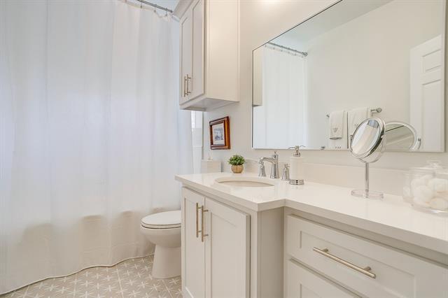 Building Photo - 1301 Belle Pl