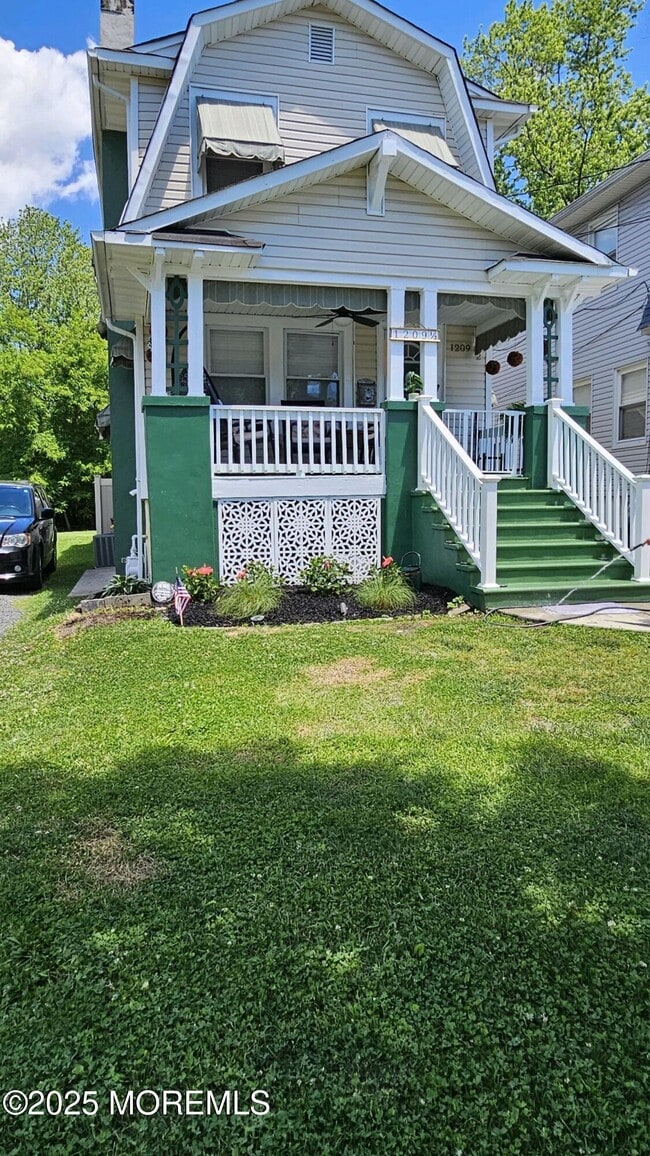 Primary Photo - 1209 7th Ave