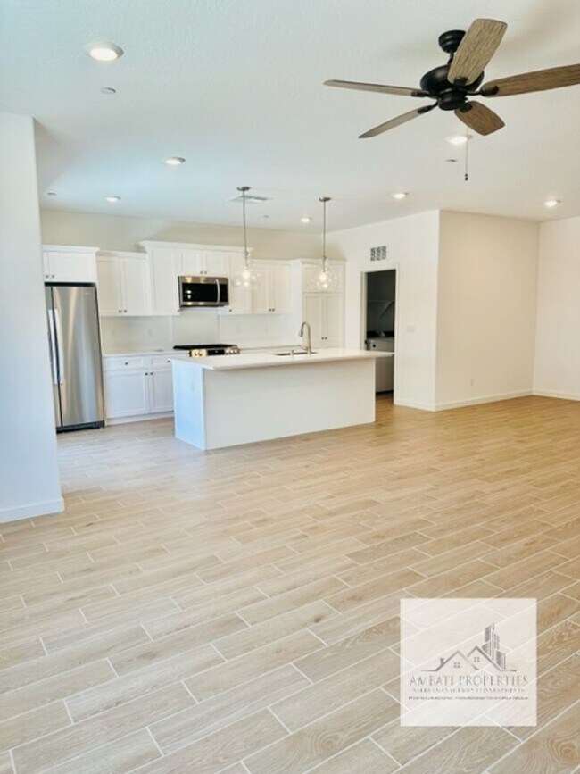 Building Photo - Stunning 3 Bedroom 2 Bath Home In Riverstone! SOLAR!