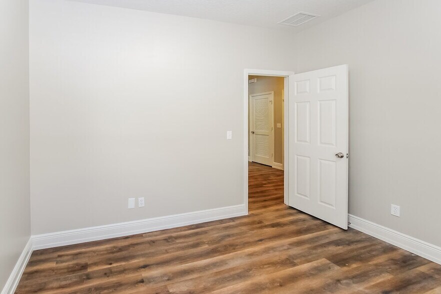 Building Photo - 408 S Hidden Tree Dr