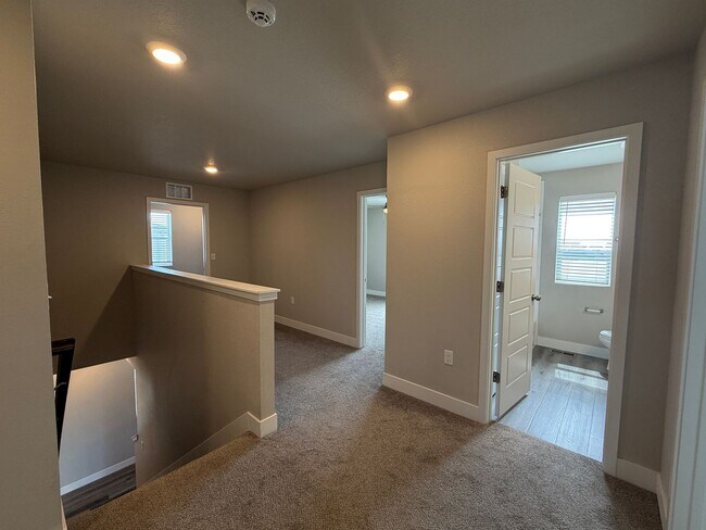 Building Photo - 5 Bed 3 Bath Home in Meridian Ranch!!!