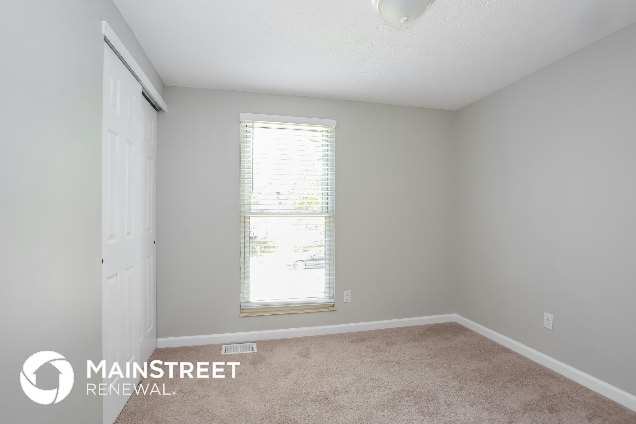 Building Photo - 1372 Hilton Dr