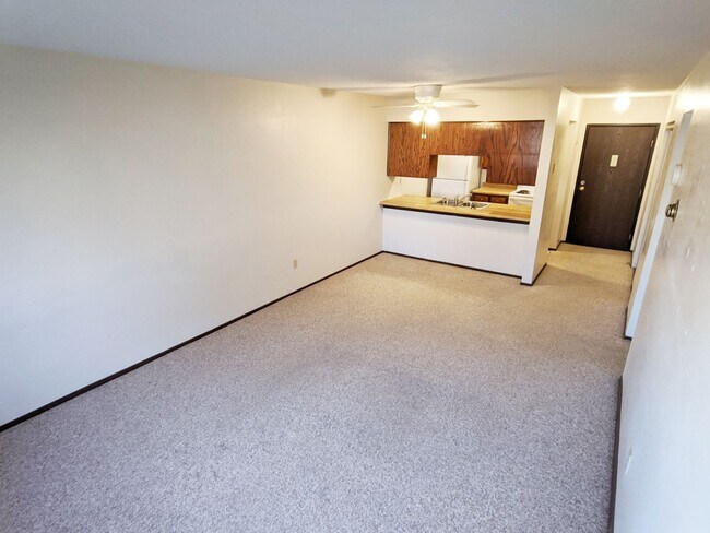 Building Photo - 1 Bedroom Apartment in Lonsdale Main Level