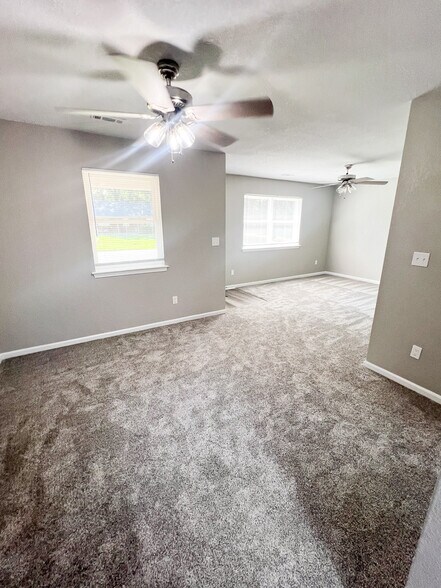 Building Photo - 6021 Camellia Dr
